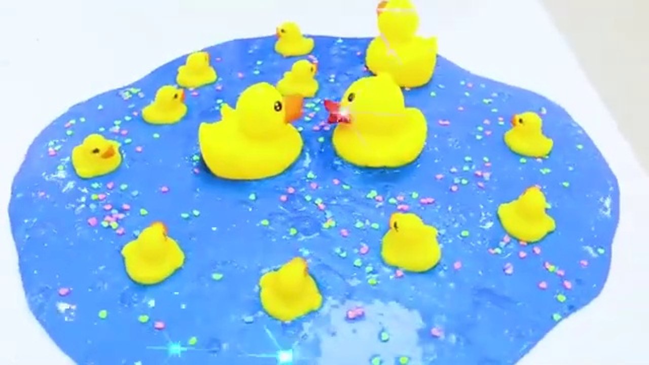 Suri & Annie Pretend Play Making Satisfying Slime Art Project