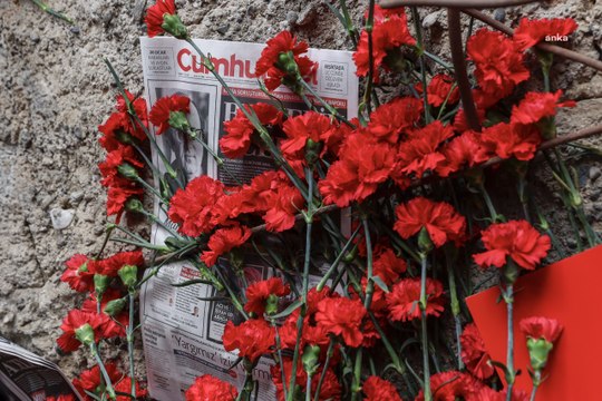 Katledilişinin 32. yılında Uğur Mumcu anıldı: 'And olsun ki hesap soracağız'