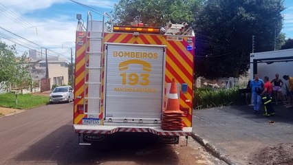 Mau contato em cabo de energia mobiliza Corpo de Bombeiros na rua Marechal Floriano