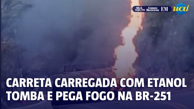 Carreta carregada com etanol tomba e pega fogo na BR-251