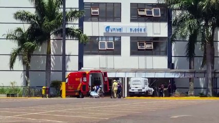 Bombeiros atendem vítima que sofreu queda na Univel