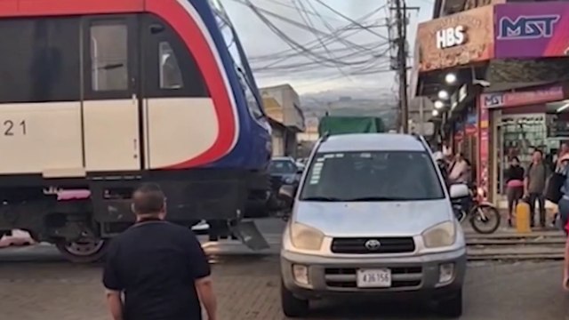 tn7-vehiculo-impide-paso-de-tren-en-cartago-270125