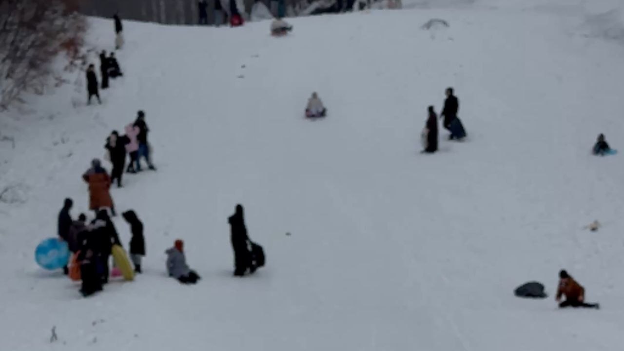 Chaos unfolds when snow tuber loses control and crashes into people on the slope