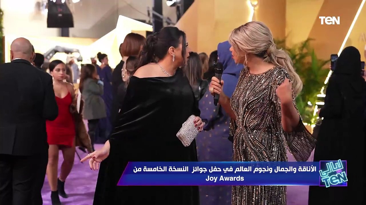 إطلالة باللون الأسود للفنانة إيمي سمير غانم في...