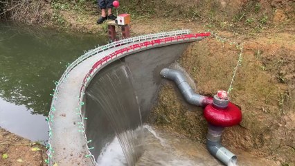Construction of curved hydroelectric dam with Francis turbine