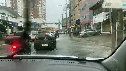 Palhoça, na Grande Florianópolis, recebe chuva prevista para um mês em apenas uma hora