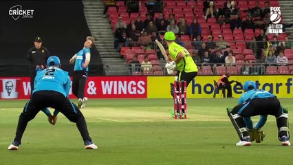 15 ALL OUT 😱 Strikers Dismiss Thunder For The Lowest BBL Total Ever! | #BBL12