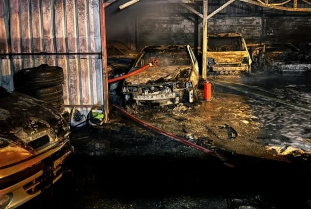 Bursa’da otomobiller alevlere teslim oldu