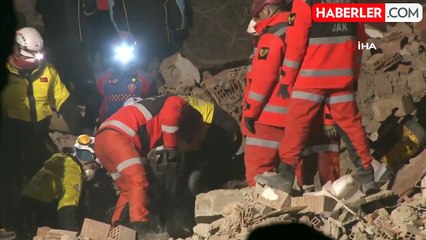 Konya'da 4 Katlı Bina Çöktü: Kurtarma Çalışmaları Devam Ediyor