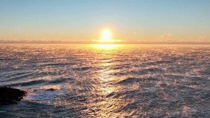 Sun over Ocean 4k