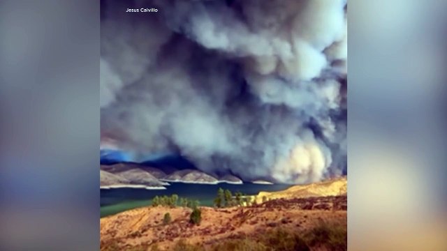 كاليفورنيا: حرائق مستمرة تلتهم الغابات وتجبر السكان على الرحيل