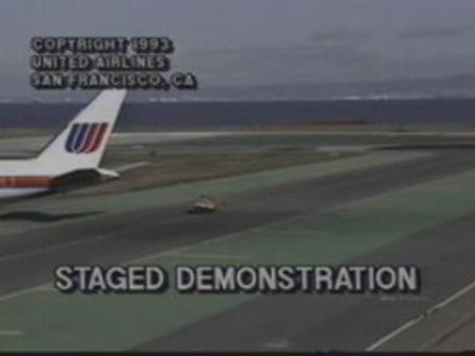 LA PUISSANCE D UN REACTEUR D AVION FAIT VOLER UNE VOITURE