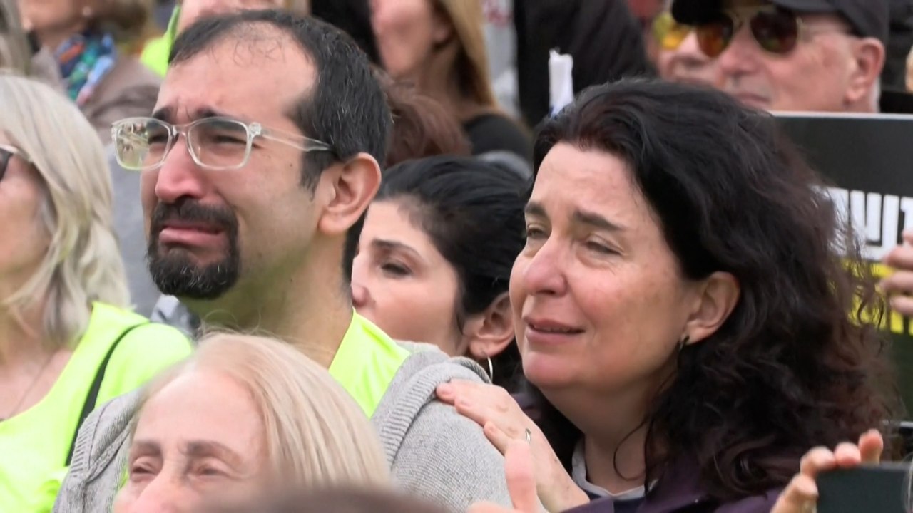 À Tel-Aviv, les Israéliens célèbrent la libération de quatre otages