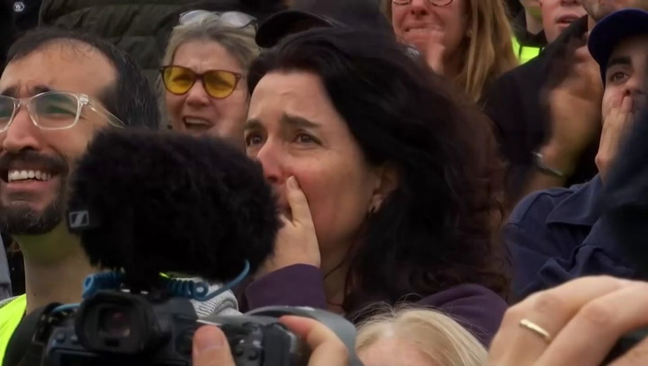 Watch: Crowd in Tel Aviv reacts as Hamas releas...