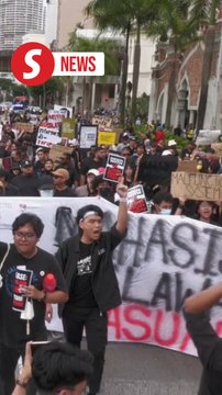 Students lead peaceful anti-corruption rally