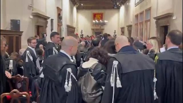 Venezia, protesta dei magistrati contro la riforma della giustizia: in gruppo escono dalla sala