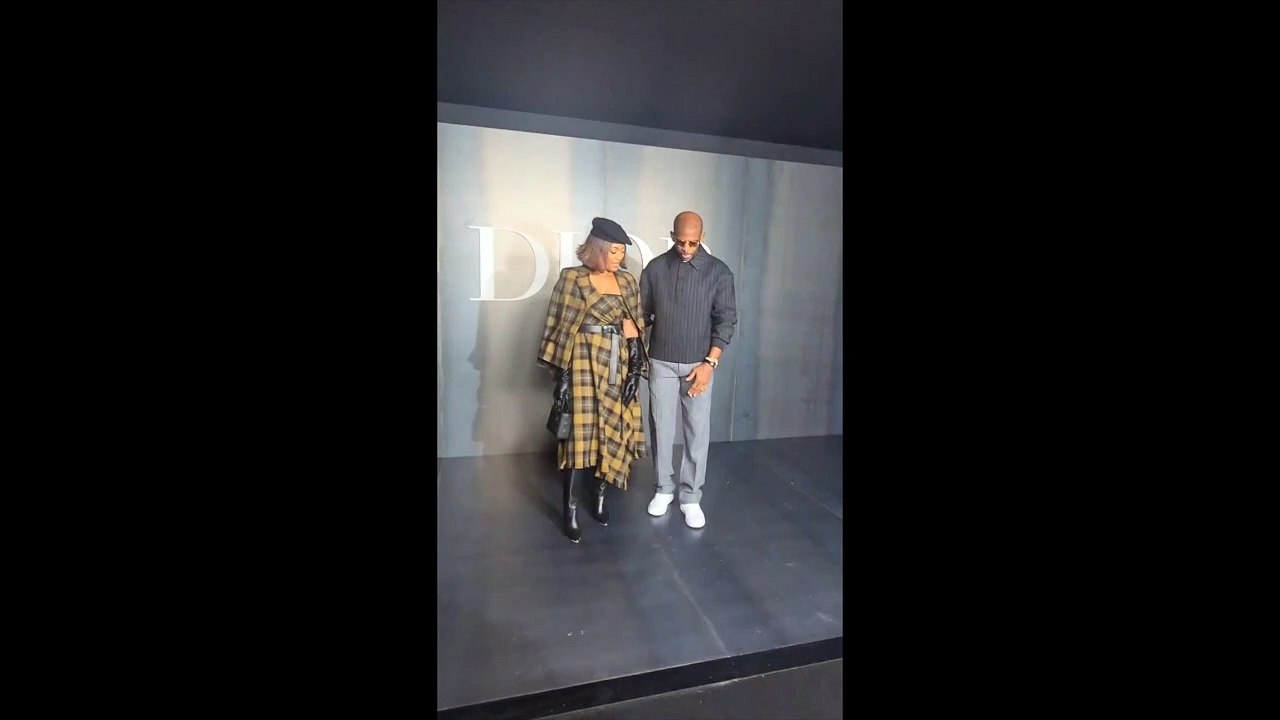 Vidéo - Louis Garrel, Jada Crawley, Chris Paul, Apo Nattawin Wattanagitiphat, Mile Phakphum Romsaithong, Jérémie Laheurte, Raphaël Quenard, Alex Lutz, Gillaume Gallienne, Sandor Funtek, Karry Wang, Kate Moss et Robert Pattinson au photocall du défilé Dior