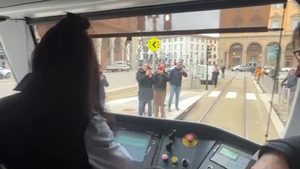 Il video del primo viaggio sul tram Vacs a Firenze: la gente, la musica e l'emozione dell'autista