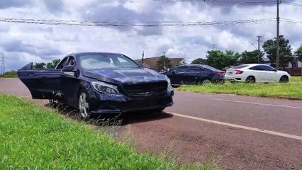 Mercedes e Corolla se envolvem em acidente na Avenida das Torres