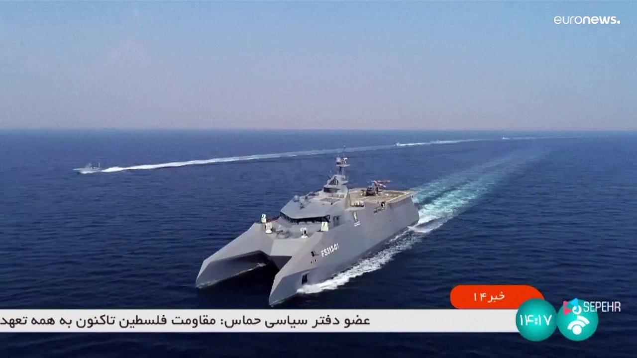 الحرس الثوري الإيراني يجري مناورات بحرية بالخليج ويكشف عن زوارق راجمة للصواريخ