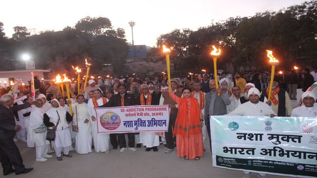 नशा मुक्ति-नारी जागरण का दिया संदेश, मशाल जुलूस निकाला