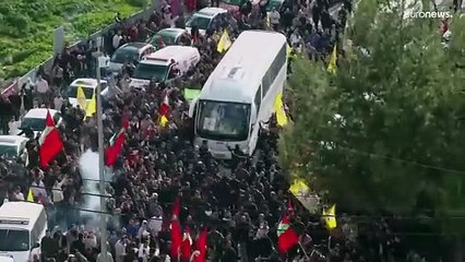 استقبال شعبي كبير في رام الله لـ114 أسيرا أطلق سراحهم ضمن اتفاق وقف النار في غزة