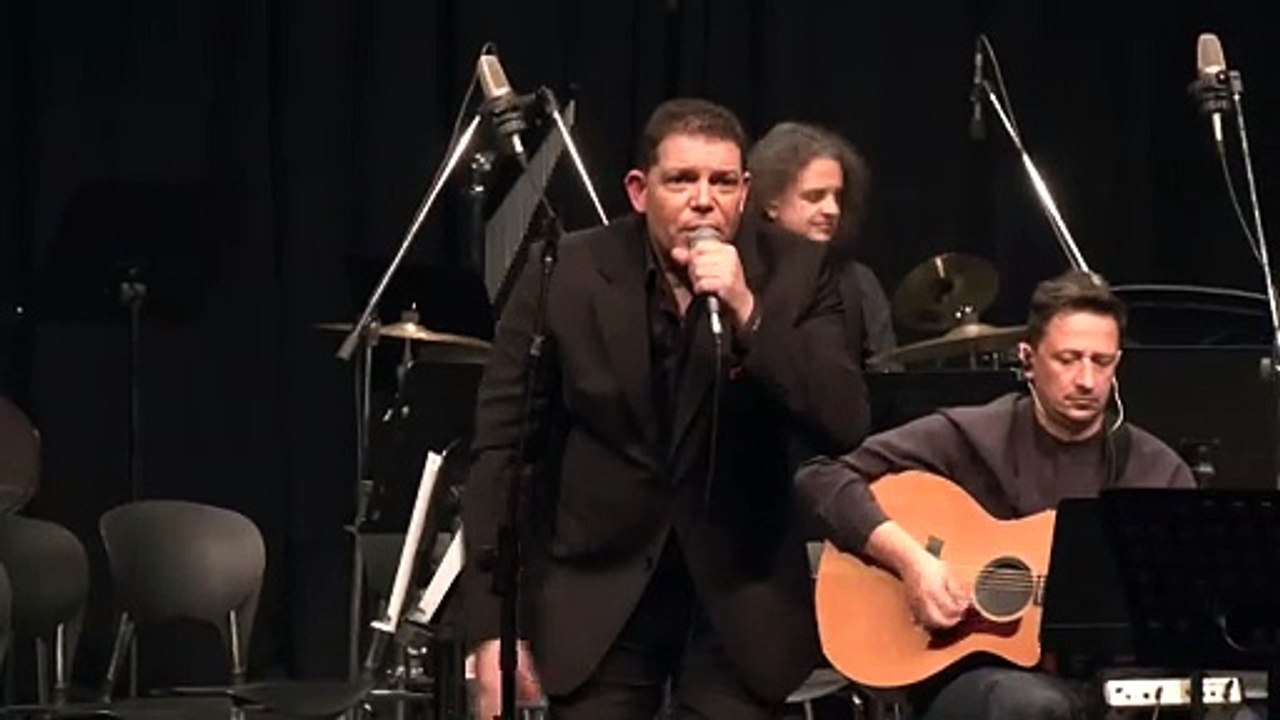 Λαμία: Πλήθος κόσμου στη συναυλία- αφιέρωμα στο Γρηγόρη Μπιθικώτση