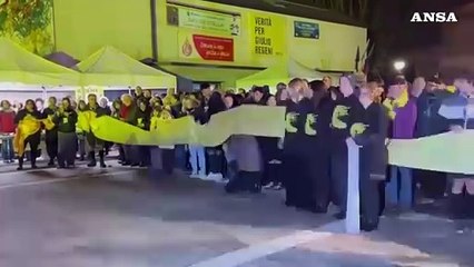 In un flash mob l'onda gialla abbraccia la famiglia di Giulio?Regeni
