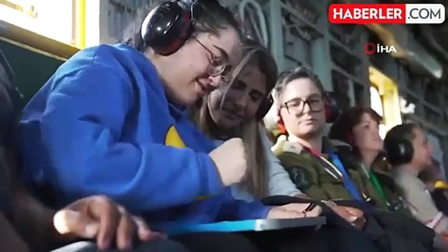 Hamas'ın Serbest Bıraktığı İsrailli Askerler Hastanede Aileleriyle Buluştu