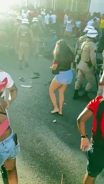 Vídeo mostra confusão na frente da Fonte Nova antes de partida; assista