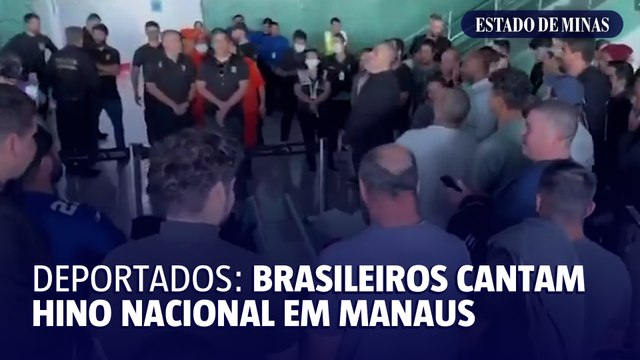 Brasileiros deportados cantam Hino Nacional após PF retirar algemas
