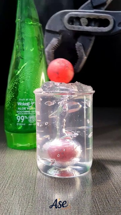 1000°C Hot Ball vs Aloevera Gel 😱 #asmrsounds #experiment #oddlysatisfying #aloeveragel