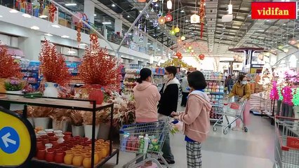 Tet holiday shopping at Tu Son supermarket 2025