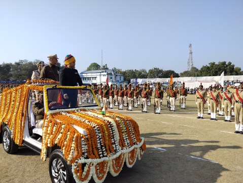 आन बान और शान से लहराया तिरंगा, कलेक्टर ने किया झंडावंदन