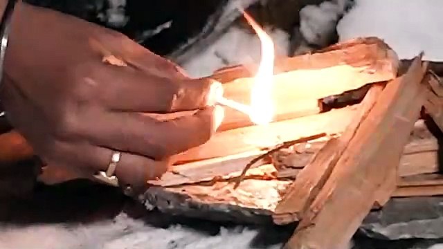 I survived 24 hours in Snow (-20°C ) with Only 1 Matchstick 😱