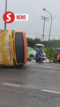 Six tourists injured, bus driver seriously hurt in Sandakan accident