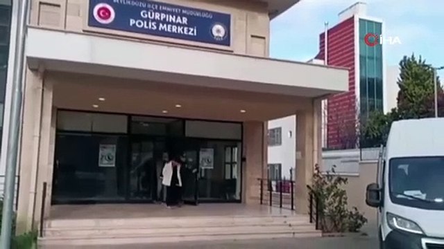 Alkolü fazla kaçırıp taşkınlık yapan gruba meydan dayağı cep telefonu kamerasında