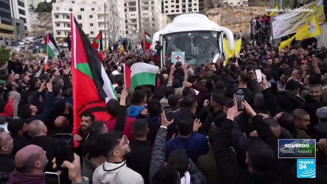 Prisioneros palestinos liberados por Israel se reúnen con sus familias