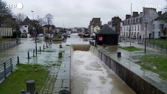 Francia, strade allagate a Rennes a causa di forti piogge