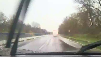 Pioggia e grandine sulla superstrada Due Mari tra Monte San Savino e Arezzo