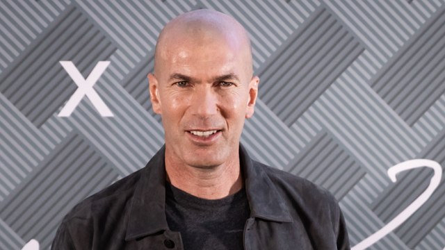 GALA VIDEO - Zinedine Zidane grand-père : ses petites-filles réunies sur la plage, un trio absolument adorable !