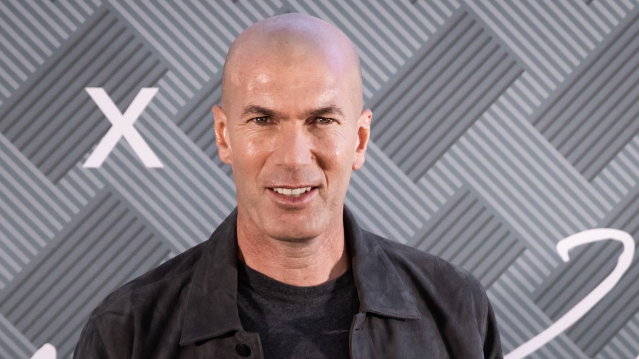 GALA VIDEO - Zinedine Zidane grand-père : ses petites-filles réunies sur la plage, un trio absolument adorable !