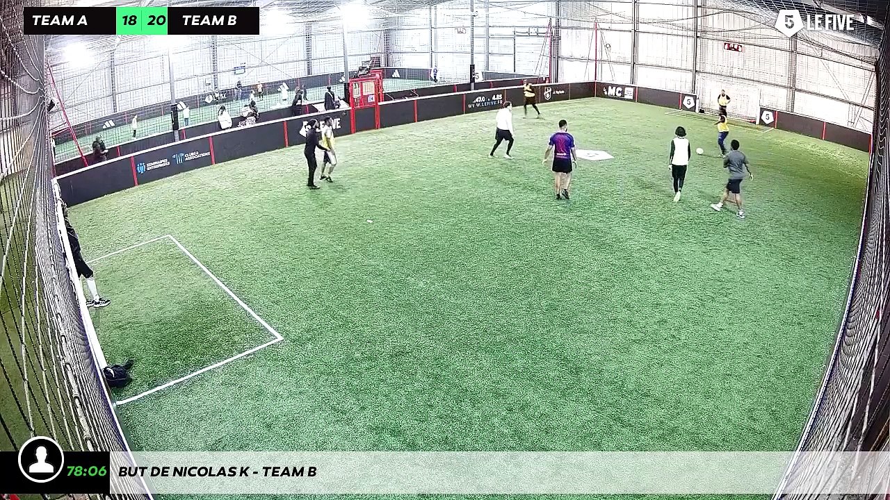 But de Nicolas K - Team B