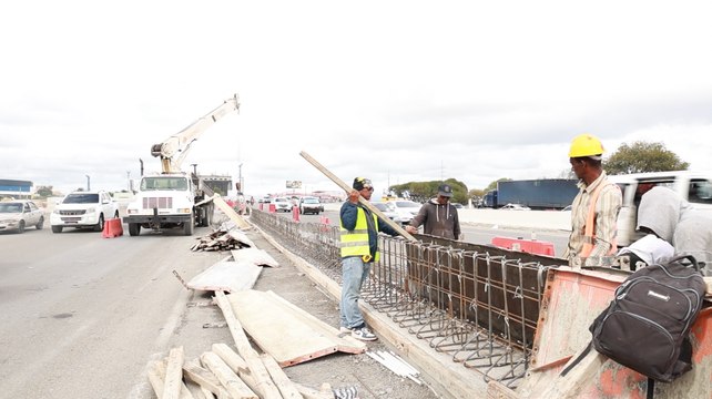 Colocación de muro New Jersey en el kilómetro 9 de la autopista Duarte