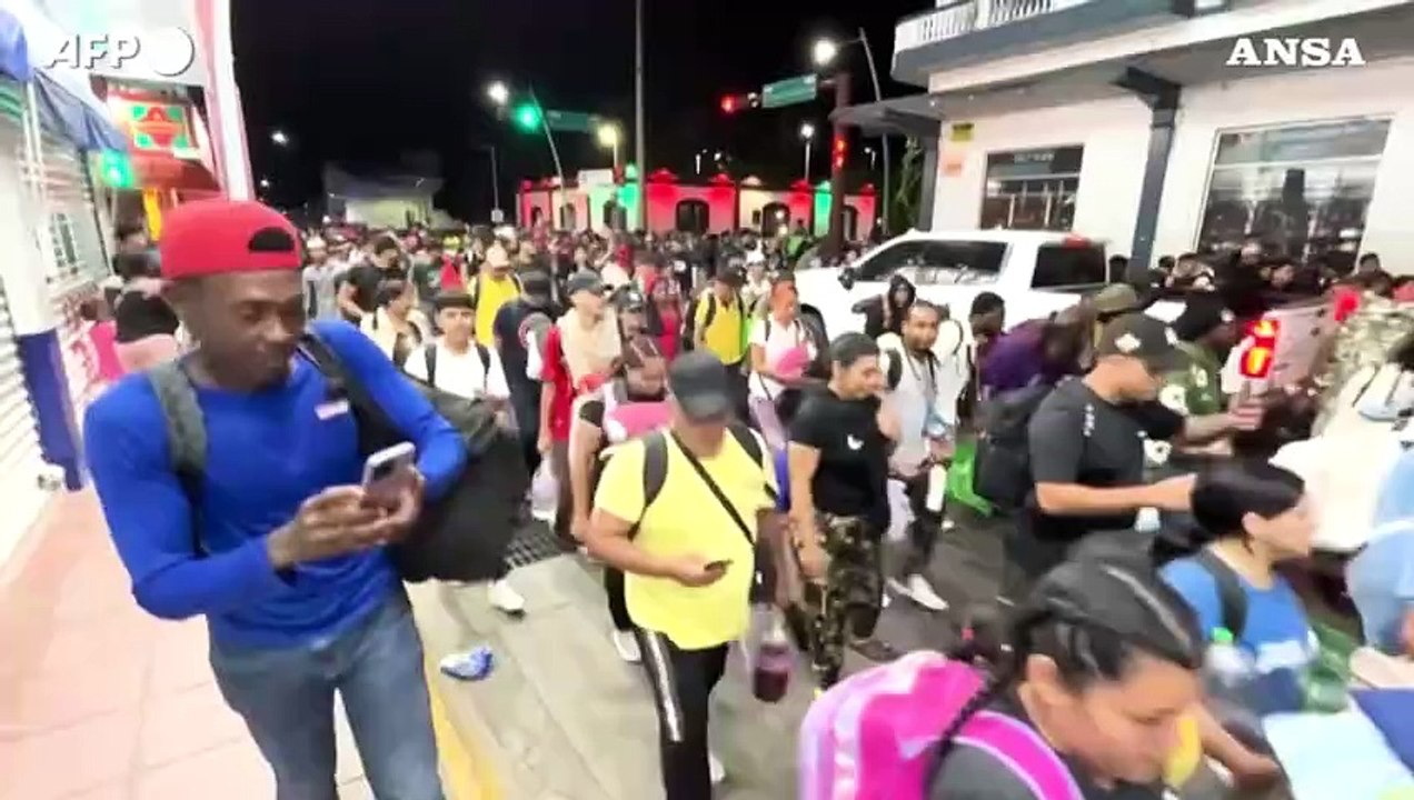 Messico, nuova carovana di migranti in cammino verso gli Usa