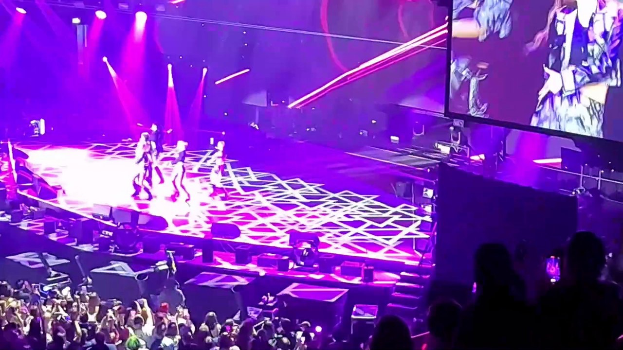 EVERGLOW ~ Pirate #hallyu2022 #EVERGLOW #kpop #pirate #yuehua #london #에버글로우 #ReturnoftheGirl