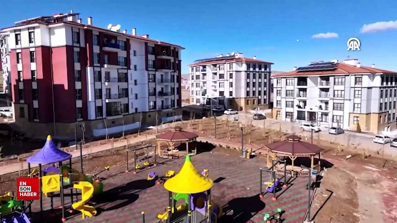 Deprem konutlarının yüzde 45'i hak sahiplerine teslim edildi