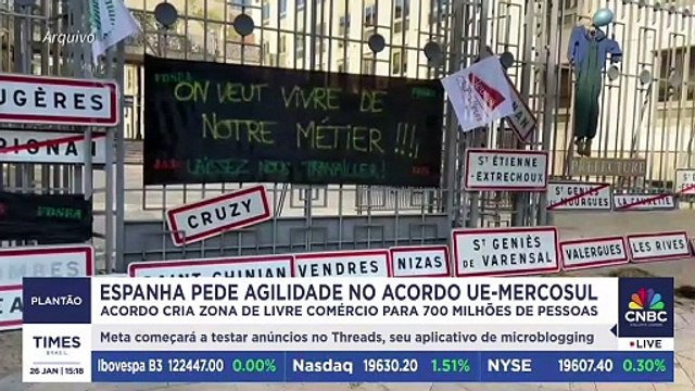 Usuário da rede social X flagra exato momento em que raio atinge avião em SP | PLANTÃO TIMES BRASIL