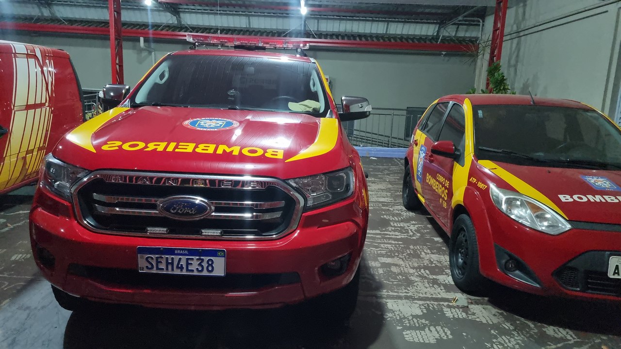 Anel fica preso em dedo da mão de adolescente que procura ajuda na sede do Corpo de Bombeiros