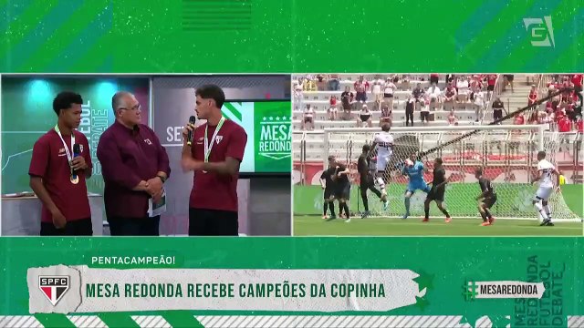 Campeões da Copinha pelo São Paulo são premiados por Muller no Mesa Redonda
